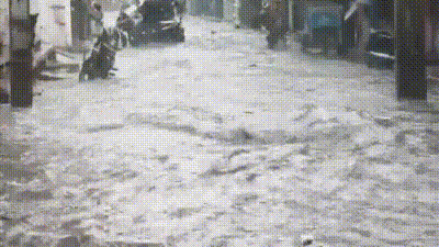 Parts of Delhi were placed under IMD red alert amid heavy rain till at least 2:10 pm on Monday, August 24. (ANI video) Parts of Delhi were placed under IMD red alert amid heavy rain till at least 2:10 pm on Monday, August 24. (ANI video)