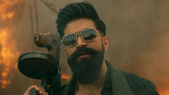 Toxic advance booking update: Yash starrer crosses <span class='webrupee'>₹</span>32 crore as theatres add more shows.