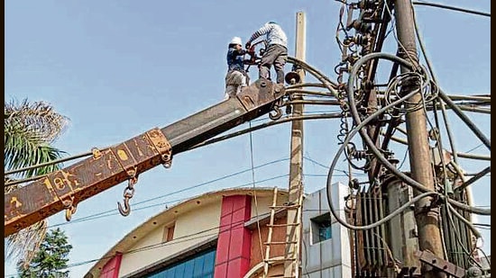 PSPCL says alternative manpower arrangements are being made to attend complaints and restore supply. (ht photo)