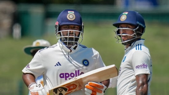 IND VS SL, LIVE SCORE: Rishabh Pant and Dhruv Jurel have taken India past the 400-mark.