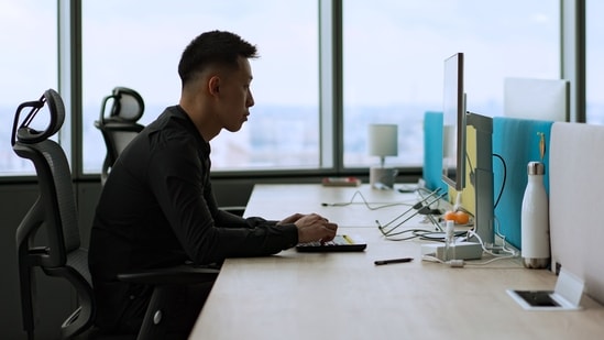 Poor posture at work can lead to problems with the back and the spine.