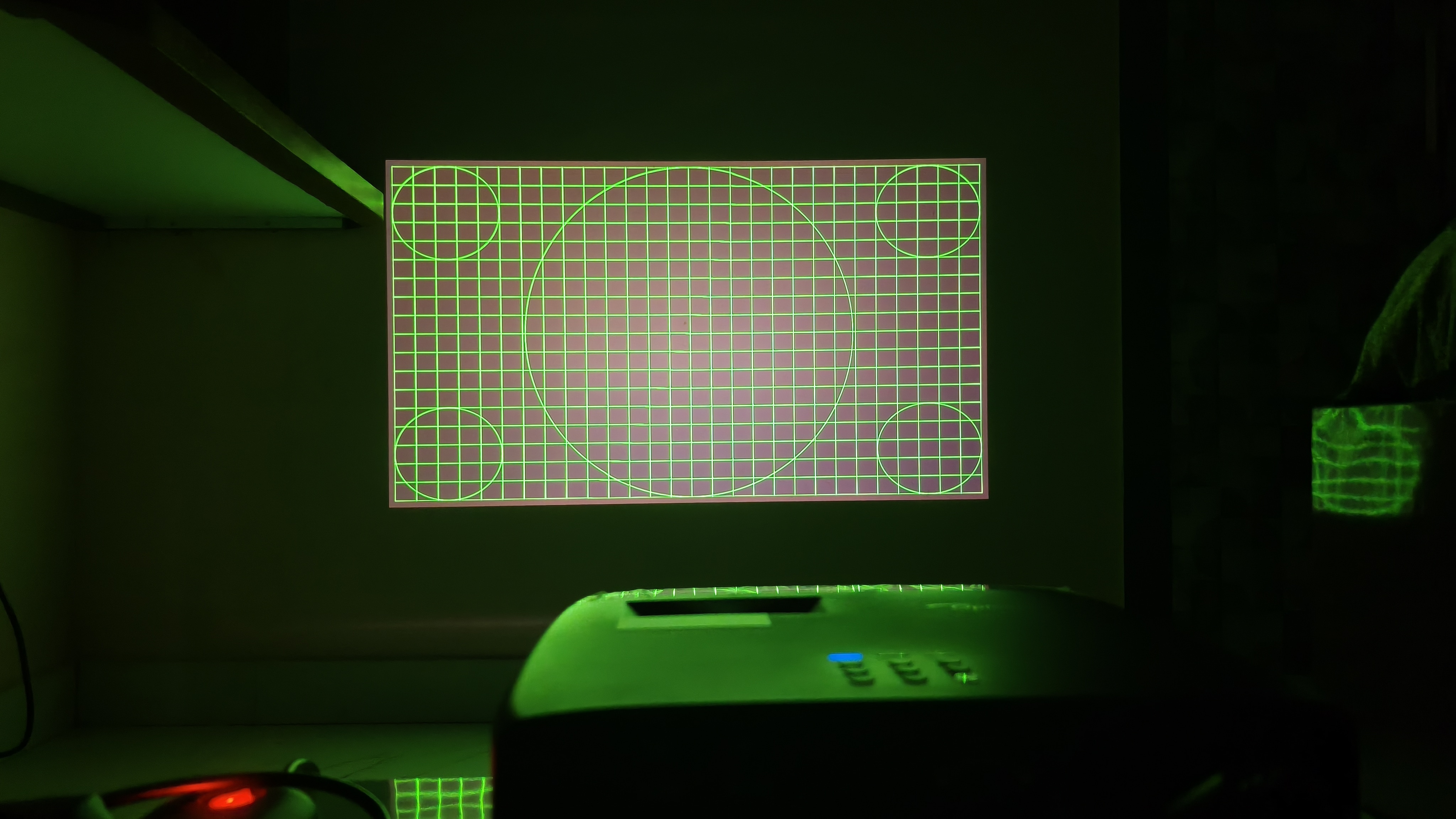 The Photon Beam PK52’s alignment issues make its test pattern useful, despite its automatic keystone correction. (Shubh Bhushan - )