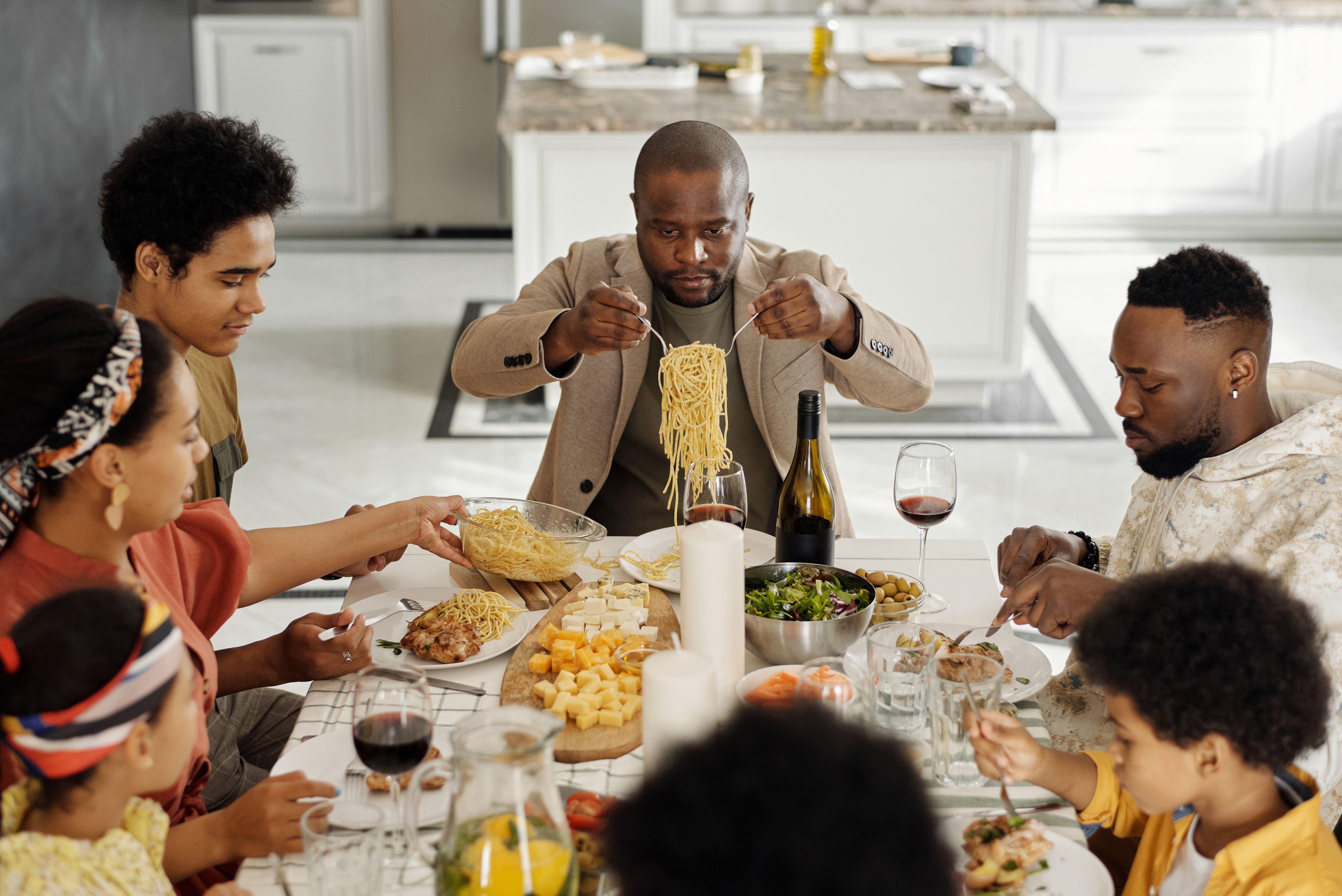 Taking a little more time to eat gives us a chance to notice when we are getting full instead of treating the plate as something that has to be finished. (Pexel)