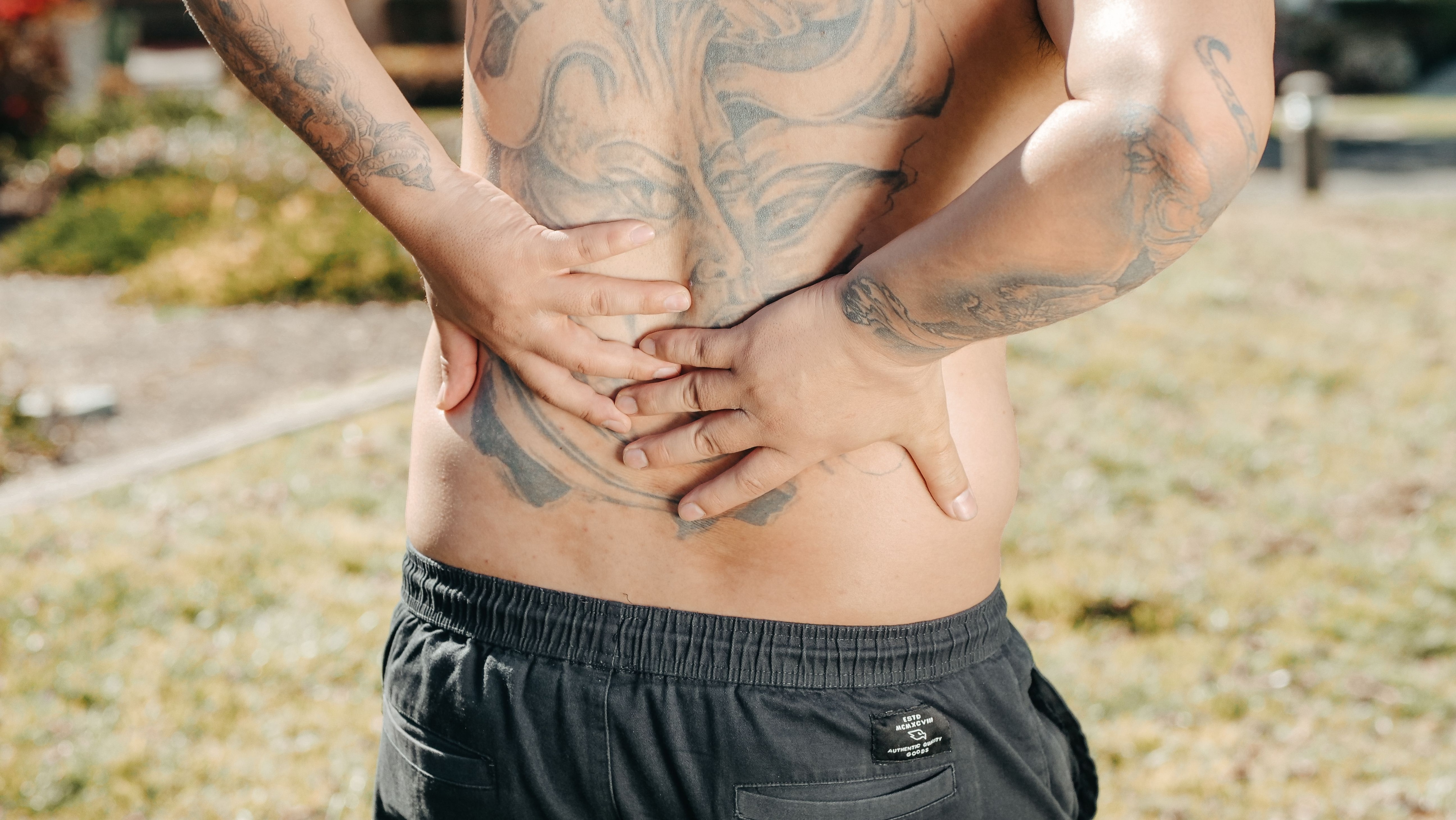 Muscle strains usually occur in cases when someone lifts a heavy object, exercises, makes a quick twist. (Pexel)