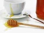 Taking tea with honey is not as healthy as you may think. Taking tea with honey is not as healthy as you may think.