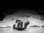ప్రైవేట్ సత్రంలో ఐదుగురు ఆత్మహత్య..! Representational Image