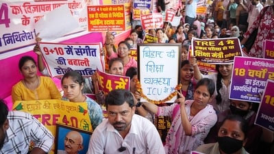 TRE-4 candidates sitting on dharna in support of various demands at Gardanibagh in Patna, Bihar. (Santosh Kumar/HT Photo)