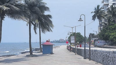 Activist Shiraz Ahmed has issued a legal notice to the Bandra Bandstand Residents’ Trust and USV Private Limited, questioning their “authority to administer, manage and restrict access” to the promenade and adjoining public garden. (HT PHOTO) Activist Shiraz Ahmed has issued a legal notice to the Bandra Bandstand Residents’ Trust and USV Private Limited, questioning their “authority to administer, manage and restrict access” to the promenade and adjoining public garden. (HT PHOTO)