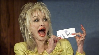 Country Music star Dolly Parton jokes with members of the National Press Club prior to her remarks March 23. (REUTERS)