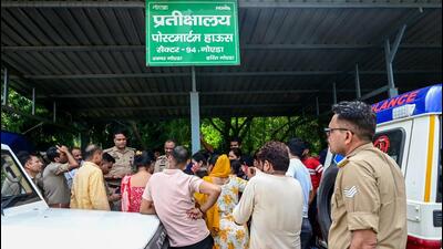 The victim’s family alleged that although the decomposed body of the teenager was recovered by police around four days ago, they were called in for identification only on Tuesday morning. (Sunil Ghosh/HT Photo) The victim’s family alleged that although the decomposed body of the teenager was recovered by police around four days ago, they were called in for identification only on Tuesday morning. (Sunil Ghosh/HT Photo)