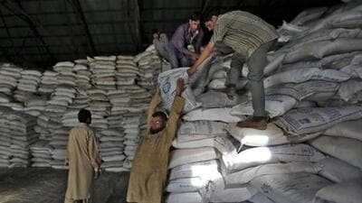 Wholesale and retail sugar prices have dropped in Pune although consumers say retail prices still remain high. (REUTERS (PIC FOR REPRESENTATION)) Wholesale and retail sugar prices have dropped in Pune although consumers say retail prices still remain high. (REUTERS (PIC FOR REPRESENTATION))