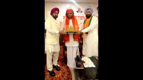BJP’s national general secretary (organisation) BL Santosh urged party workers to take the BJP’s policies and issues to the people through every available platform. (HT Photo)