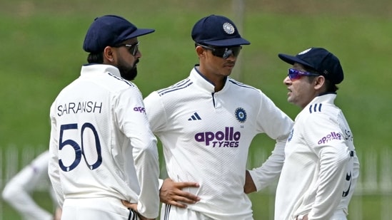 India's Saransh Jain (L), Yashasvi Jaiswal (C), and Sarfaraz Khan speak during the third day.