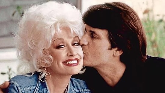 Dolly Parton, the iconic singer-songwriter, with her husband.(Dolly Parton/Instagram)