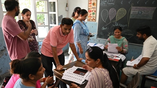 BLOs verify voter details during the SIR of electoral rolls (Photo by Narinder NANU / AFP)