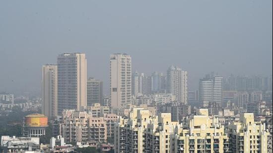 RK Sharma, senior manager (health) at the Noida authority, said: “Fogging is scheduled every 10 days across all sectors of Noida. We will look into this matter.” (HT Archive)