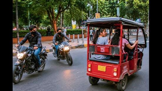 The incident happened as the female students boarded an e-rickshaw to travel from Patel Chowk towards their PG accommodation, within North Campus. (Photo: AI Generated (For representational purpose only))