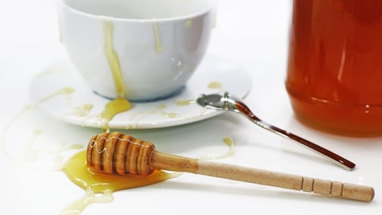 Taking tea with honey is not as healthy as you may think.