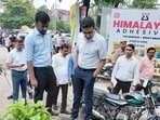 Prayagraj divisional commissioner Lokesh M inspecting drainage and desilting works in Prayagraj (HT Photo)