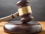 The HC had earlier taken cognizance of the mushrooming of illegal chambers on public land around the Lucknow district court (For Representation)