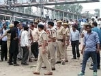 The deceased was posted as a gateman at the Girdhar railway crossing in the Mahuakhera Ganj area of Kashipur.
