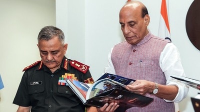 অপারেশন সিঁদুরের সময় ভারত-পাকিস্তান সংঘর্ষবিরতি কীভাবে চূড়ান্ত হয়েছিল, তা নিয়ে দীর্ঘদিনের জল্পনার অবসান ঘটালেন প্রাক্তন সেনা সর্বাধিনায়ক জেনারেল অনিল চৌহান। (@rajnathsingh) অপারেশন সিঁদুরের সময় ভারত-পাকিস্তান সংঘর্ষবিরতি কীভাবে চূড়ান্ত হয়েছিল, তা নিয়ে দীর্ঘদিনের জল্পনার অবসান ঘটালেন প্রাক্তন সেনা সর্বাধিনায়ক জেনারেল অনিল চৌহান। (@rajnathsingh)