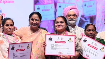 CM Rekha Gupta and LG Taranjit Singh Sandhu at the launch. (Vipin Kumar/HT Photo) CM Rekha Gupta and LG Taranjit Singh Sandhu at the launch. (Vipin Kumar/HT Photo)