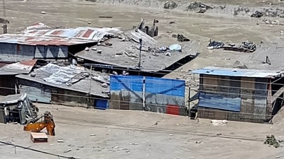 বুধবার সকাল প্রায় ৯টার দিকে আচমকাই নদীতে ভয়ঙ্কর জলস্রোত দেখা যায়। (REUTERS)
