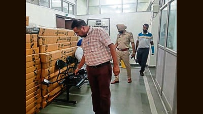 Police, bomb disposal teams searched the headquarters and zonal offices of the municipal corporation. (HT File)