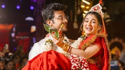 বিয়ের ৫ মাসেই রণজয় ও শ্যামৌপ্তির বিয়ে ভাঙার খবর আসে। বিয়ের ৫ মাসেই রণজয় ও শ্যামৌপ্তির বিয়ে ভাঙার খবর আসে।