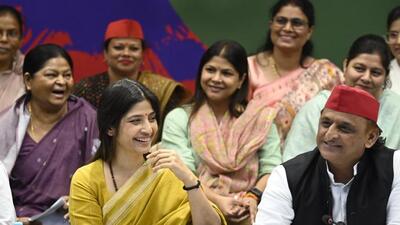 Samajwadi Party national president Akhilesh Yadav and Mainpuri MP Dimple Yadav at a joint press conference in Lucknow on Wednesday. (Deepak Gupta/HT Photo)
