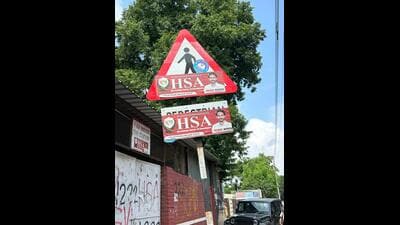 Signboards related to traffic and commuter safety have been defaced in Sectors 10, 11, 26, 32 and other areas. (HT Photo) Signboards related to traffic and commuter safety have been defaced in Sectors 10, 11, 26, 32 and other areas. (HT Photo)
