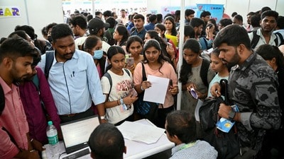 কলেজ-বিশ্ববিদ্যালয়ের ডিগ্রিতে চাকরি পাওয়া মুশকিল! সংস্কারের সুপারিশ নীতি আয়োগের
