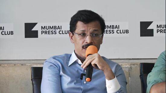 Maharashtra FDA Commissioner Tukaram Mundhe interacts with the media at the Mumbai Press Club (Bhushan Koyande/HT Photo)