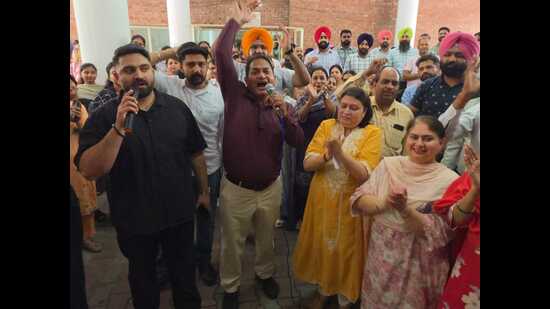 More than 4 lakh pensioners are also expected to join the agitation and stage sit-ins at government offices at the district, tehsil and block levels. (HT Photo)