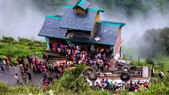 Himachal monsoon toll reaches 98 as rains block 99 roads across state. (PTI)