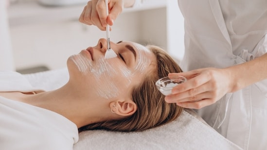 Your skin needs professional treatment and not home remedies (Magnific)