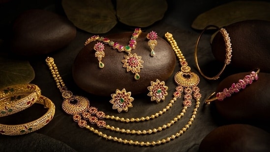 Sharpen your eye to look closer at the jewellery details.