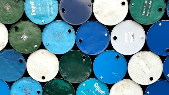 Oil prices fell as Iran-Oman talks raised hopes of a Strait of Hormuz reopening. Brent and WTI crude dropped as supply fears eased. (Pexel/Representative image)