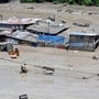 বুধবার সকাল প্রায় ৯টার দিকে আচমকাই নদীতে ভয়ঙ্কর জলস্রোত দেখা যায়। 