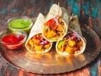 Make chicken kathi roll at home with this delicious recipe. (freepik)