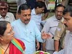 Minister Baby Rani Maurya pulls up Etah DM Arvind Kumar Singh over unanswered calls. (Sourced)