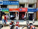 బ్యాంకుల్లో 13 వేల మంది ఉద్యోగులు తగ్గారు!