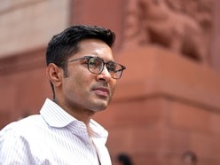 বিলবোর্ড ‘বেআইনি’, অভিযোগে অভিষেকের ক্যামাক স্ট্রিট অফিসে প্রশাসনের অভিযান