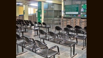 A deserted OPD of Ludhiana civil hospital on Thursday. (Gurpreet Singh//HT) A deserted OPD of Ludhiana civil hospital on Thursday. (Gurpreet Singh//HT)
