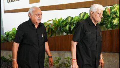 Congress Legislature Party (CLP) leader Bhupinder Singh Hooda walking behind former Speaker Raghuvir Singh Kadian at the Vidhan Sabha in Chandigarh on Thursday. The Congress leaders were attired in black to protest against the policies of the state BJP government. (Keshav Singh/HT) Congress Legislature Party (CLP) leader Bhupinder Singh Hooda walking behind former Speaker Raghuvir Singh Kadian at the Vidhan Sabha in Chandigarh on Thursday. The Congress leaders were attired in black to protest against the policies of the state BJP government. (Keshav Singh/HT)