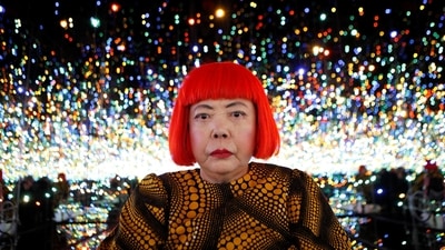 FILE PHOTO: Japanese artist Yayoi Kusama poses for a photograph inside her Infinity Mirrored Room installation titled "The Souls of Millions of Light Years Away" during a media preview of her new exhibition at the David Zwirner gallery in New York, U.S., November 7, 2013.  REUTERS/Mike Segar/File Photo     TPX IMAGES OF THE DAY (REUTERS)