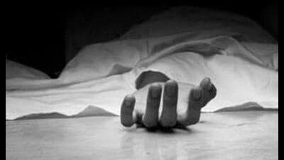 Police identified the deceased as Rekha, while the injured were Jag Parvesh, 26, and his wife Pammi, 24. Police identified the deceased as Rekha, while the injured were Jag Parvesh, 26, and his wife Pammi, 24.
