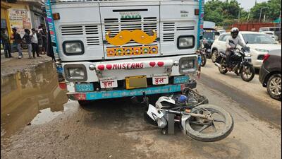 The truck driver abandoned the vehicle and fled, while police seized it and registered a case under culpable homicide and rash driving provisions. (HT)