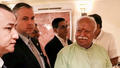 RSS Chief Mohan Bhagwat being received on his arrival at John F. Kennedy International Airport ahead of the Raksha Bandhan festival, in New York, United States. (Handout via PTI)